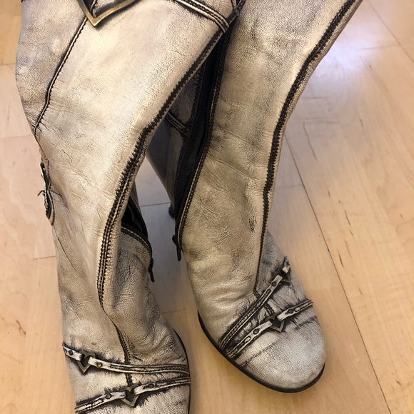 Heels - Picture 2 of 3